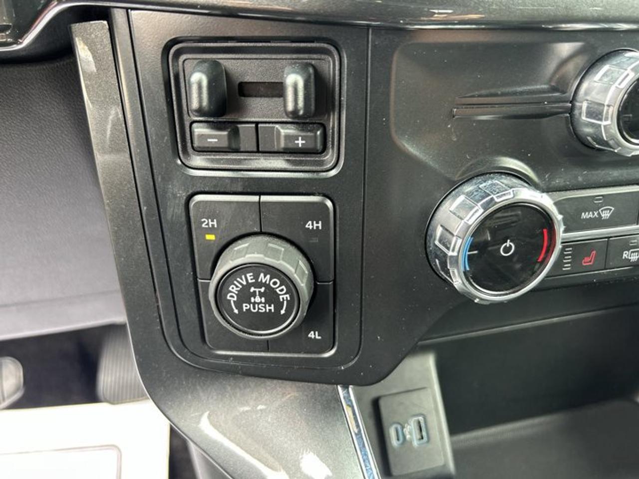 2022 Ford F-150 XLT SuperCrew 5.5' Box 4WD | One Owner | No Accidents Photo