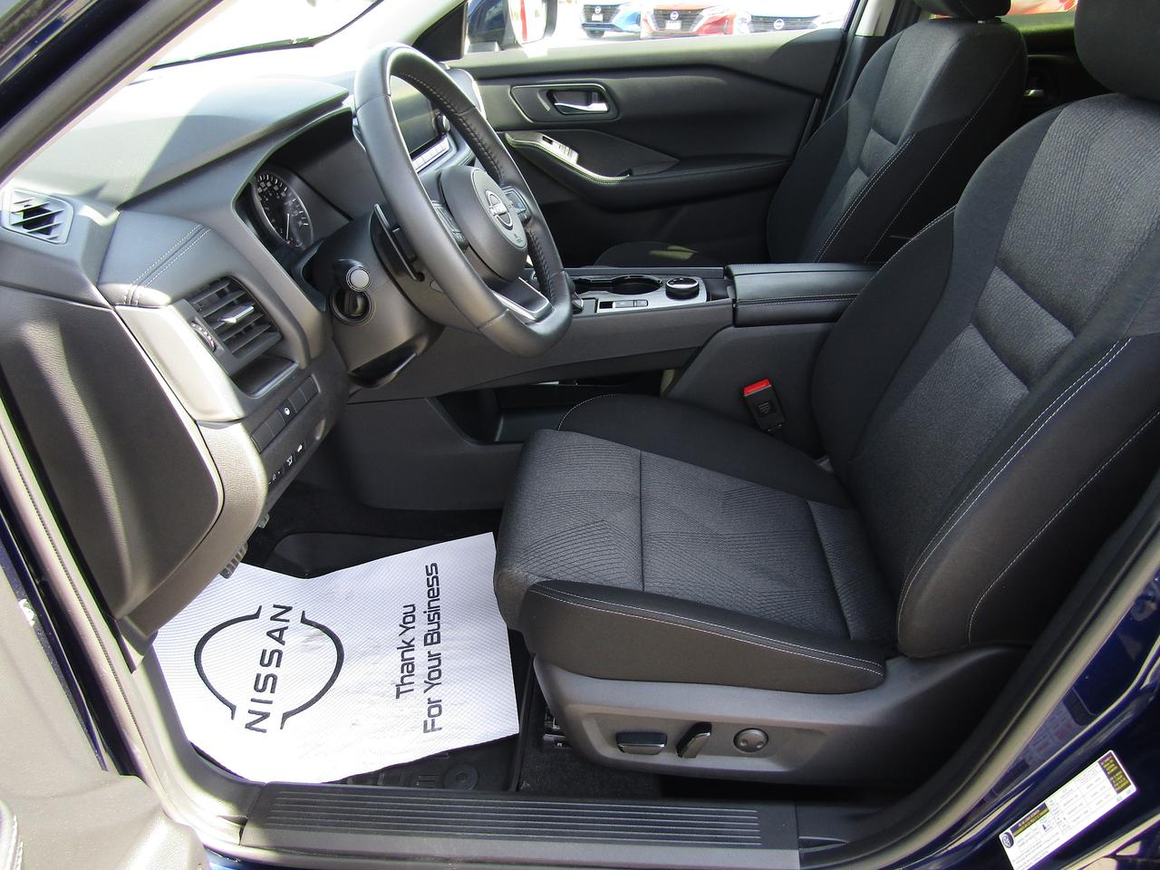 2024 Nissan Rogue SV Photo