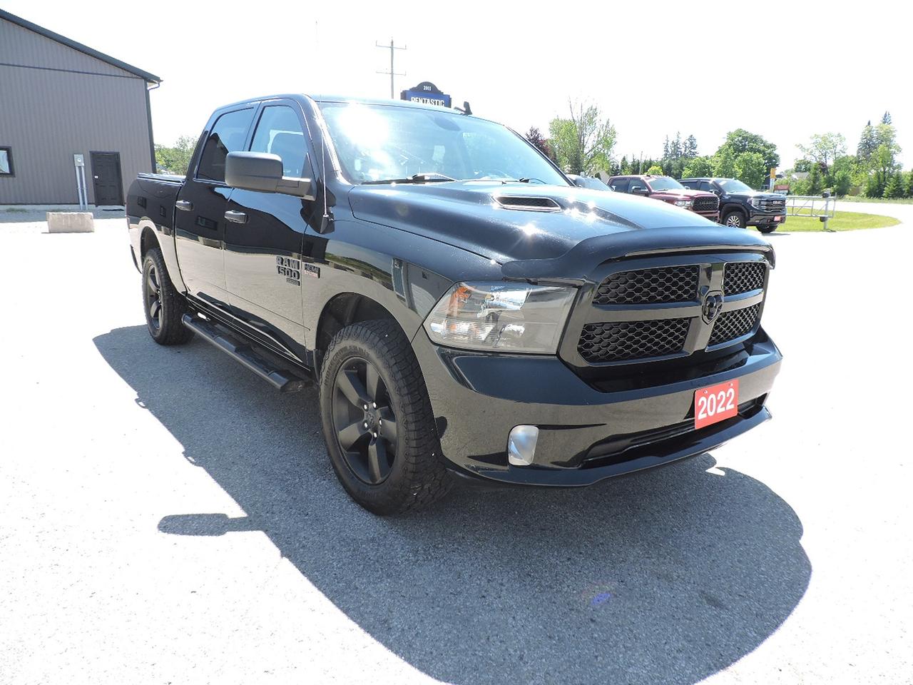 2022 RAM 1500 Classic Express 5.7L 4X4 Night Edition New Brakes 88000 KM