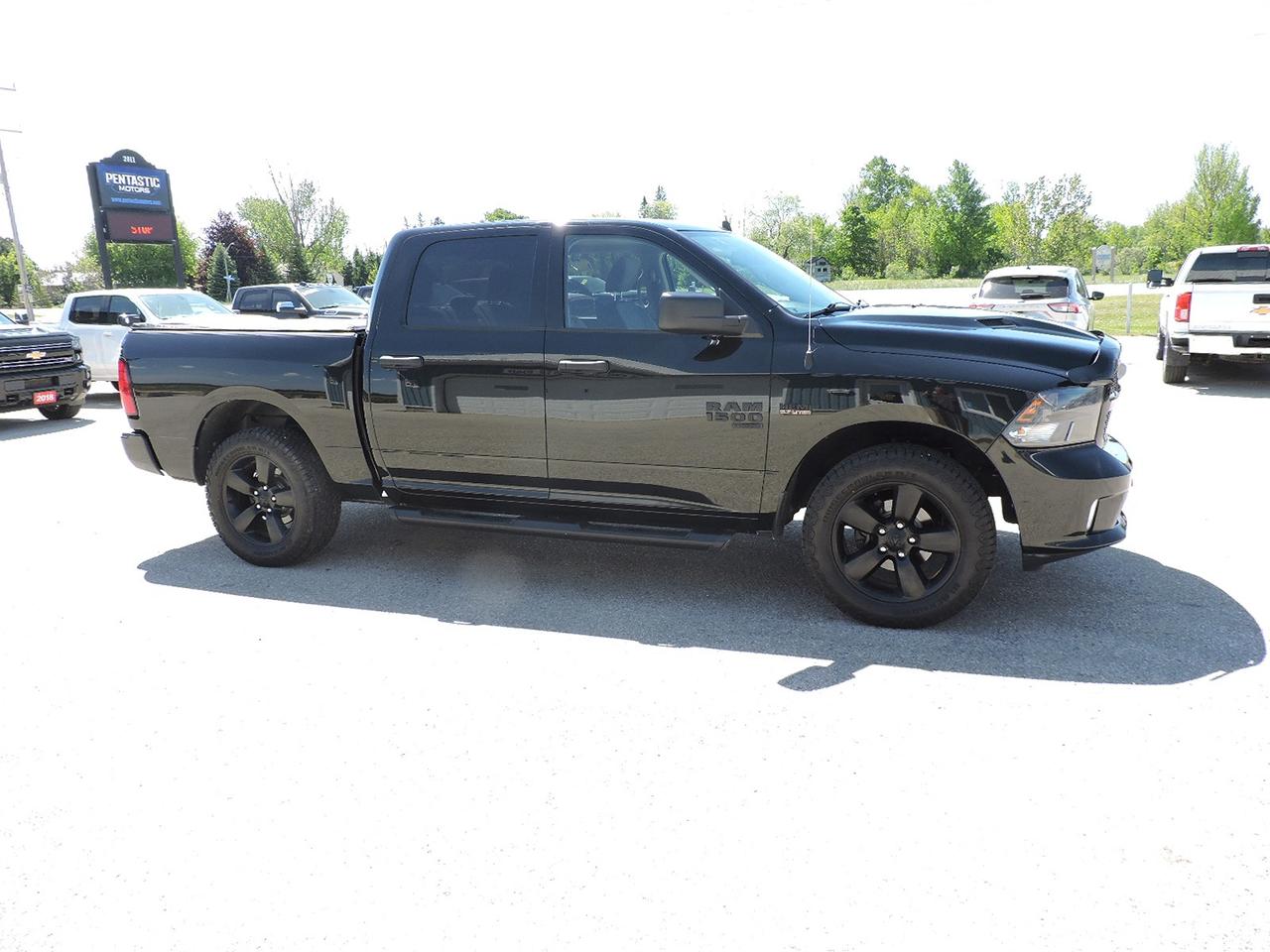 2022 RAM 1500 Classic Express 5.7L 4X4 Night Edition New Brakes 88000 KM Photo2