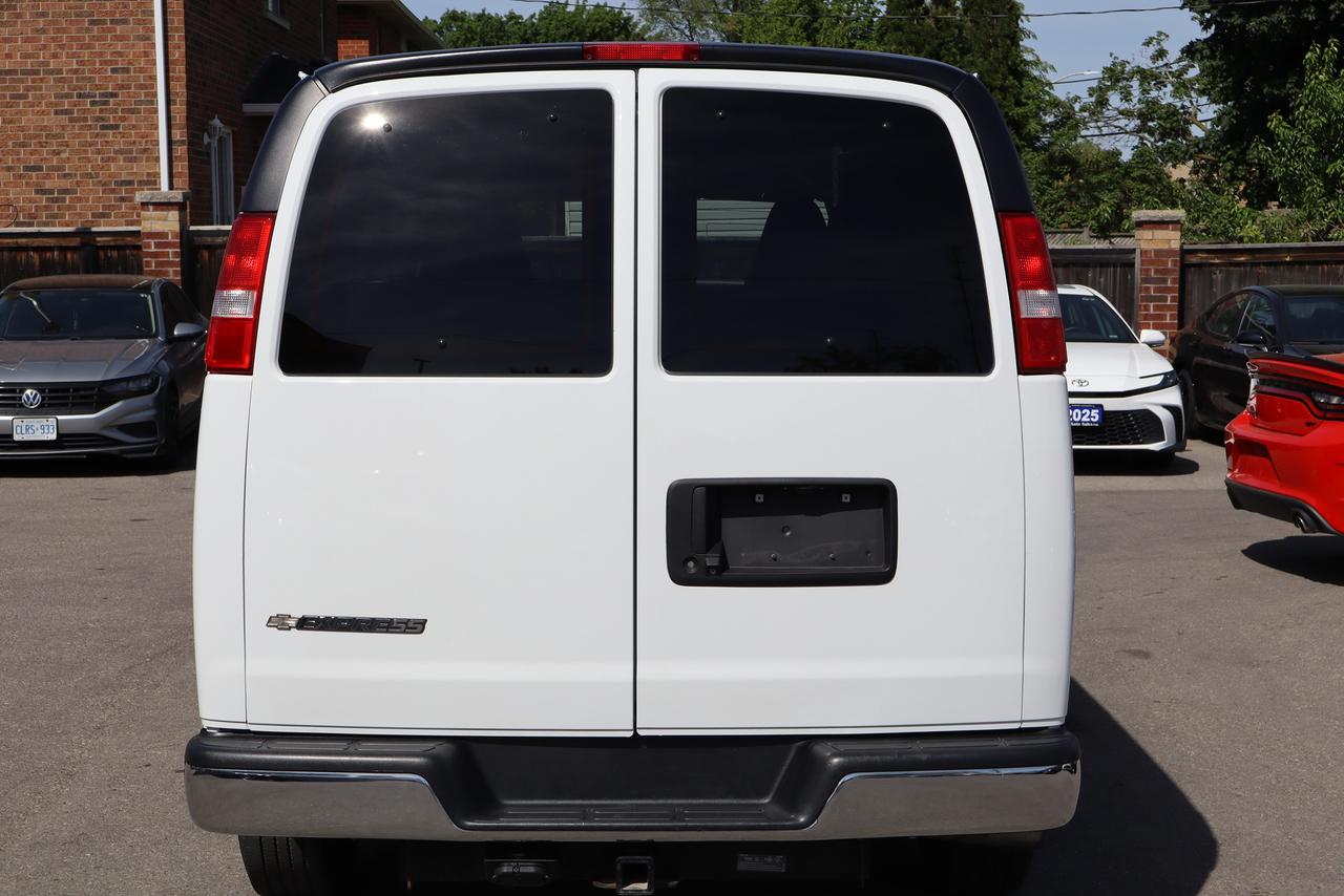 2022 Chevrolet Express RWD 2500 135" LT 12 Passenger Photo4
