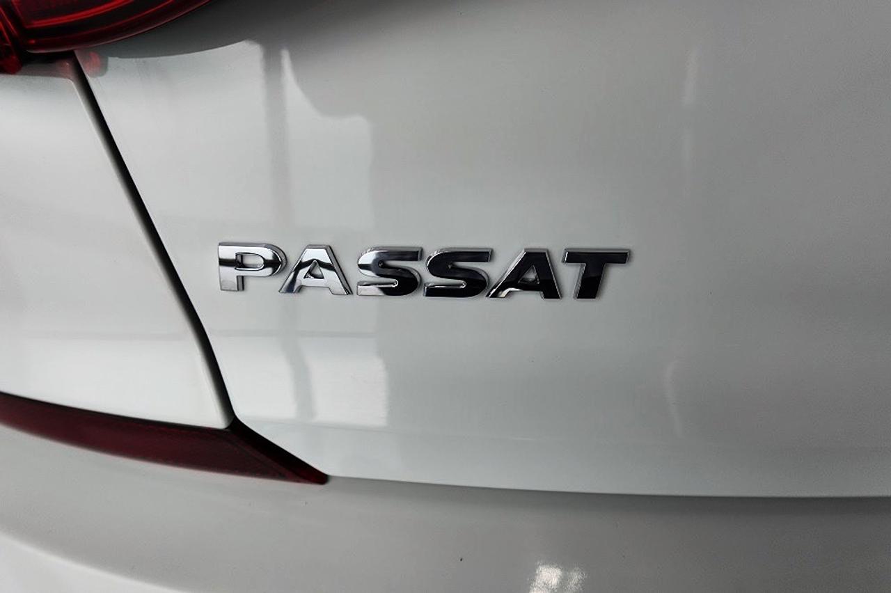 2018 Volkswagen Passat TRENDLINE+,ALL SERVICE RECORDS.NO ACCIDENT Photo