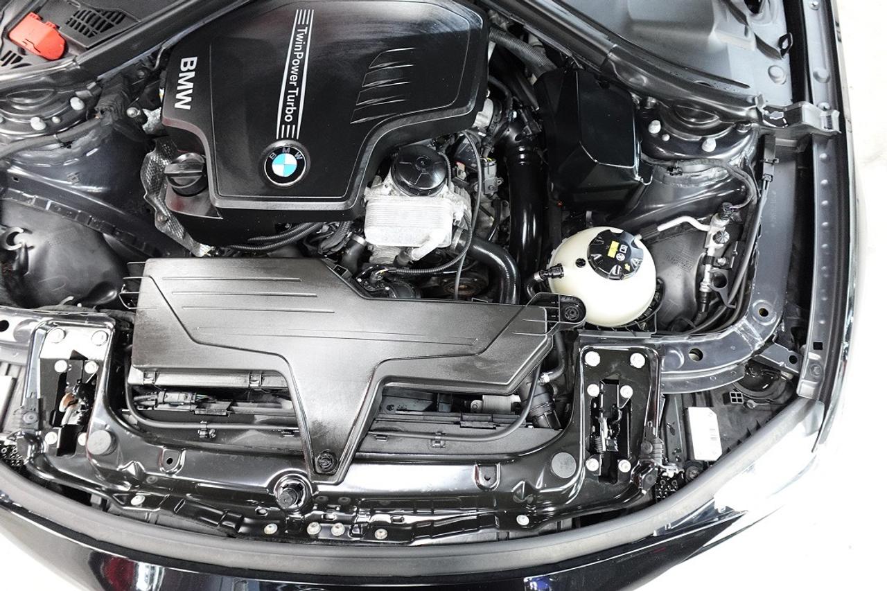 2016 BMW 3 Series DEALER MAINTAIN,NO ACCIDENT,ONE OWNER,LOW KM Photo