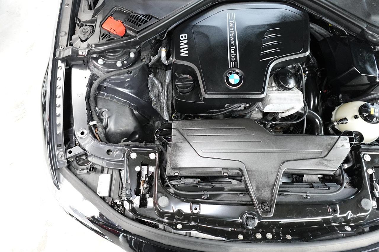 2016 BMW 3 Series DEALER MAINTAIN,NO ACCIDENT,ONE OWNER,LOW KM Photo