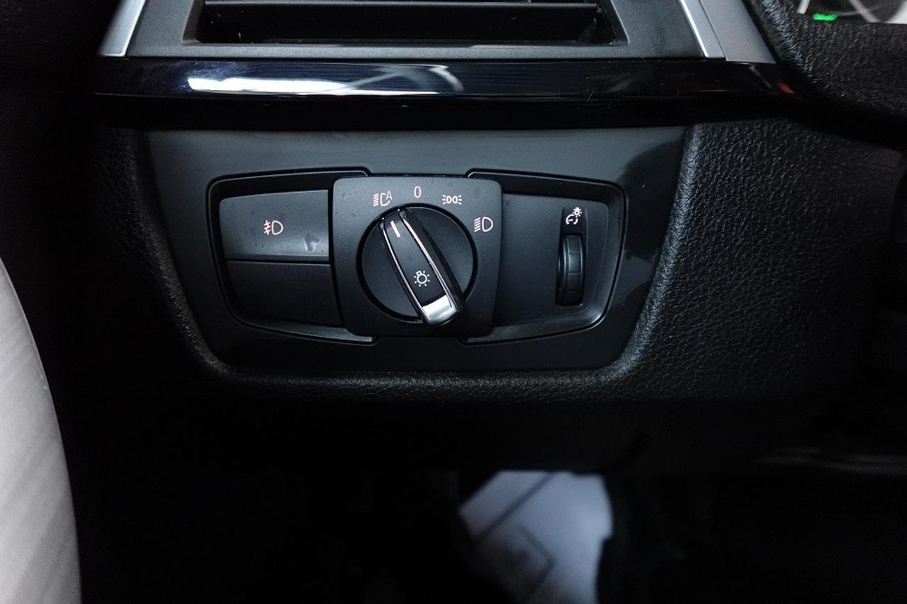 2016 BMW 3 Series DEALER MAINTAIN,NO ACCIDENT,ONE OWNER,LOW KM Photo