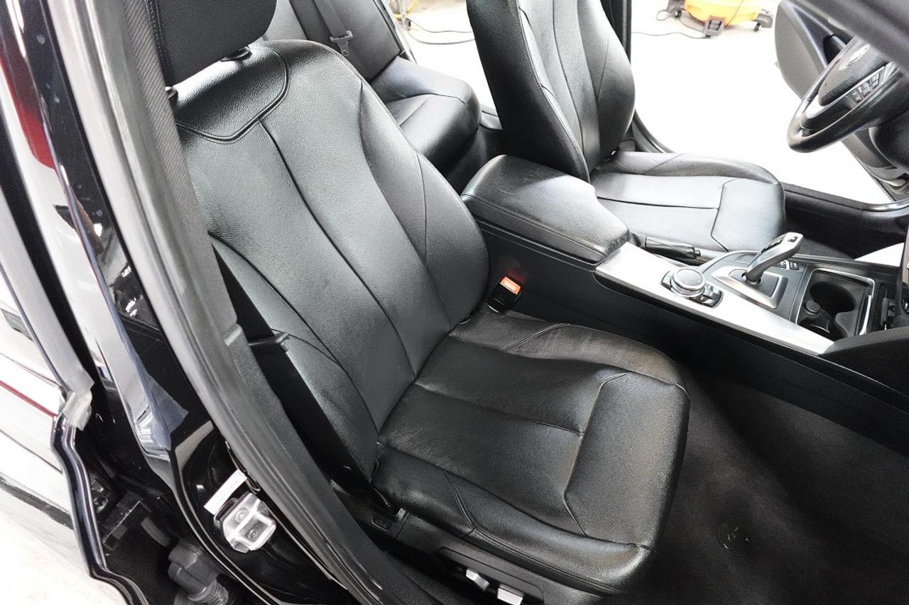 2016 BMW 3 Series DEALER MAINTAIN,NO ACCIDENT,ONE OWNER,LOW KM Photo