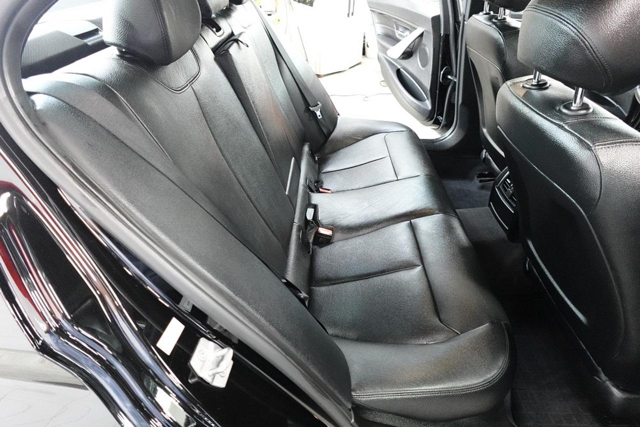2016 BMW 3 Series DEALER MAINTAIN,NO ACCIDENT,ONE OWNER,LOW KM Photo