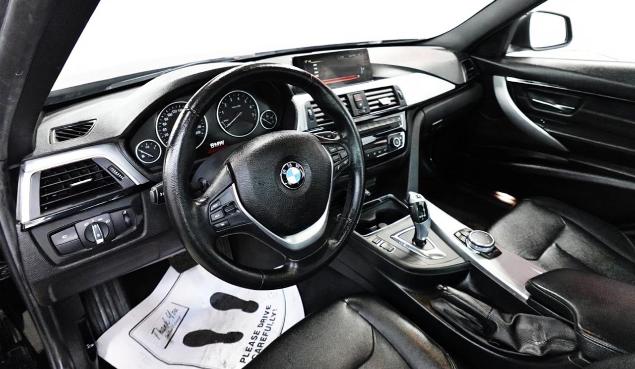 2016 BMW 3 Series DEALER MAINTAIN,NO ACCIDENT,ONE OWNER,LOW KM Photo