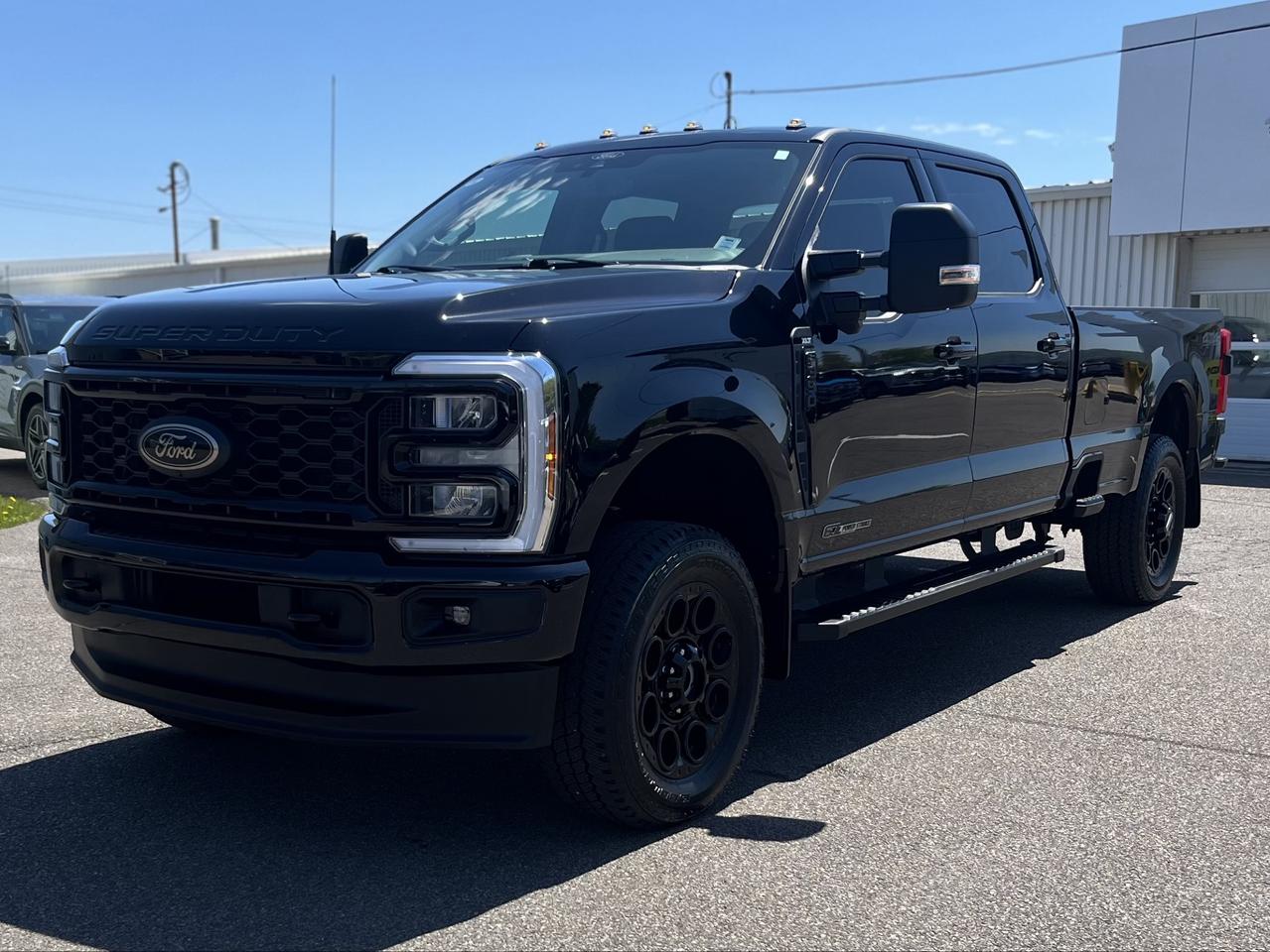 2025 Ford F-350 Super Duty XLT 4WD CREW CAB 8' BOX Photo2