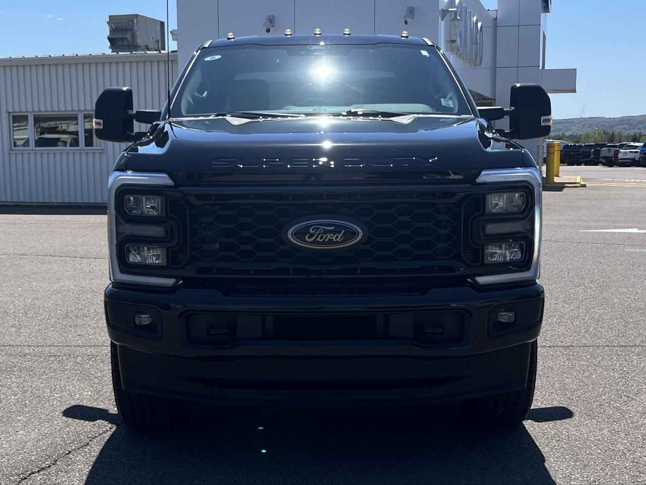 2025 Ford F-350 Super Duty XLT 4WD CREW CAB 8' BOX Photo1