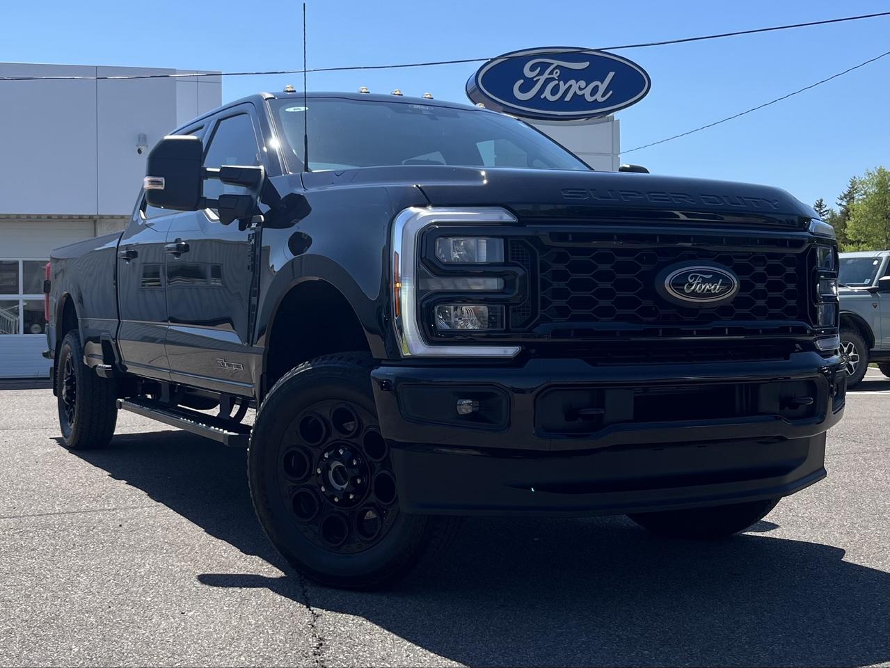 2025 Ford F-350 Super Duty XLT 4WD CREW CAB 8' BOX Photo0