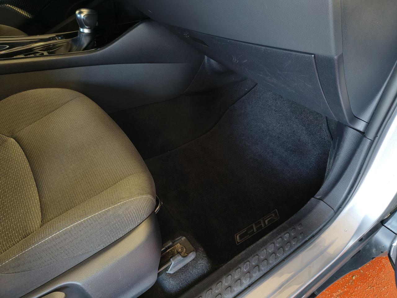2019 Toyota C-HR  Photo0