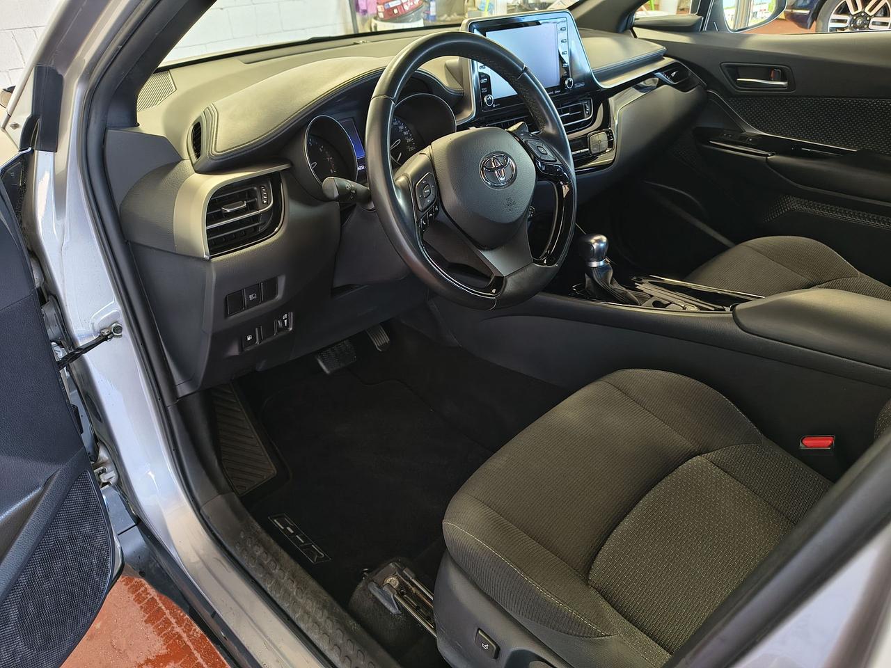 2019 Toyota C-HR  Photo0