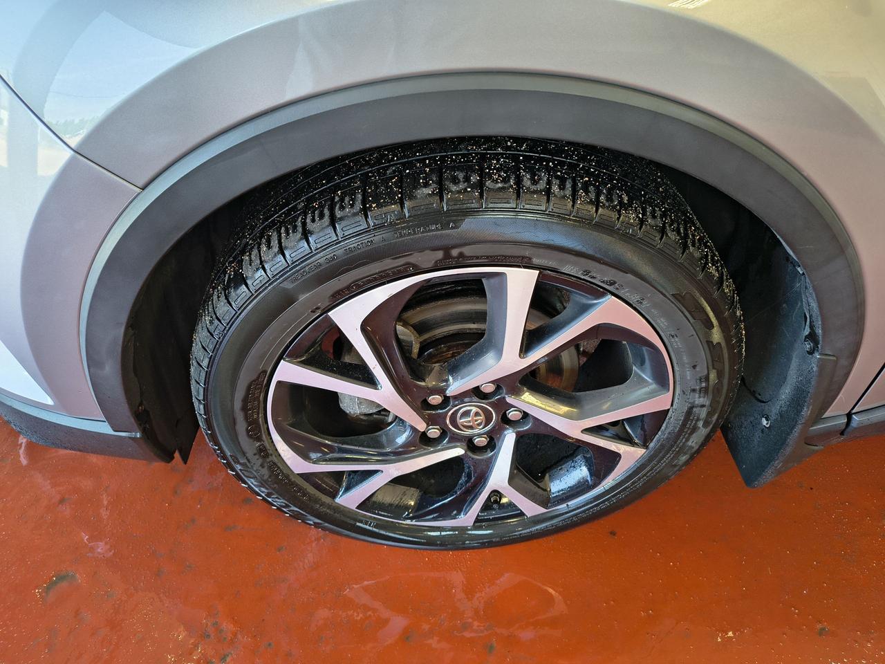 2019 Toyota C-HR  Photo0