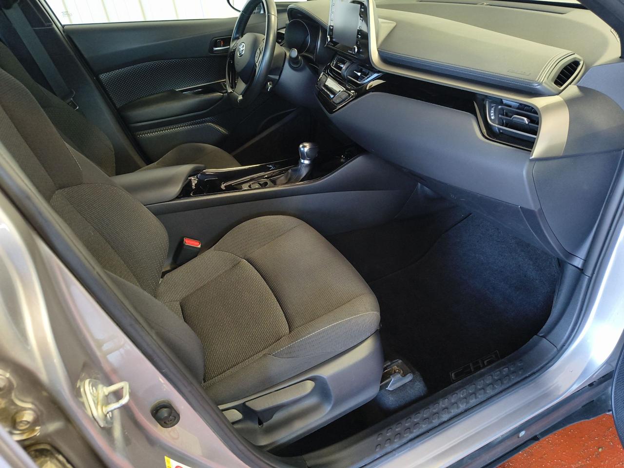 2019 Toyota C-HR  Photo0