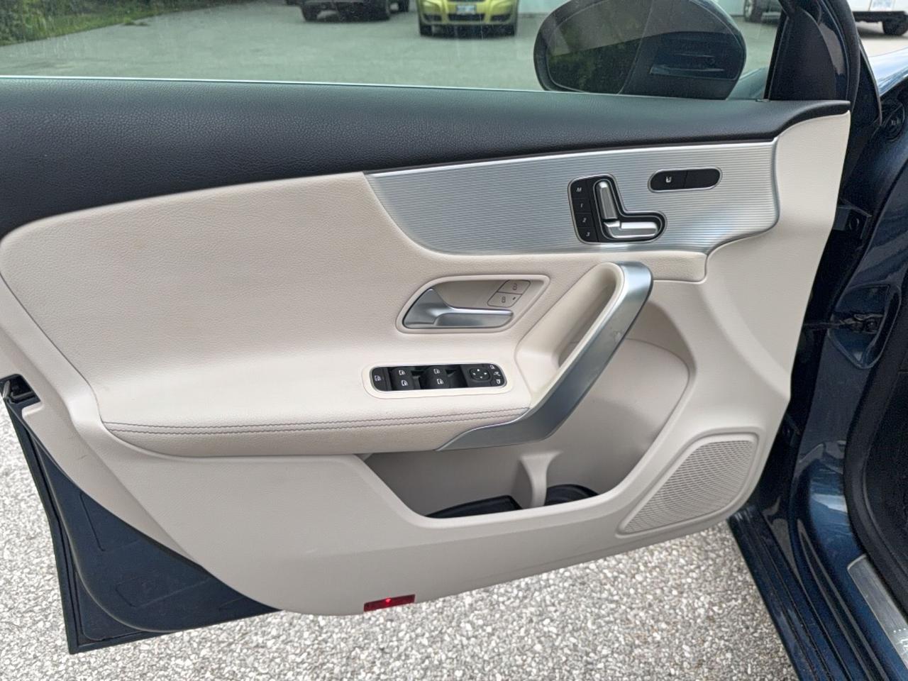 2020 Mercedes-Benz A-Class 250 4MATIC - SUNROOF - HEATED LEATHER - NAVIGATION Photo