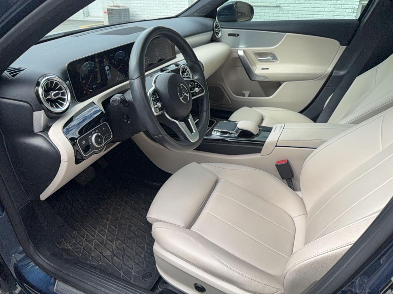 2020 Mercedes-Benz A-Class 250 4MATIC - SUNROOF - HEATED LEATHER - NAVIGATION Photo