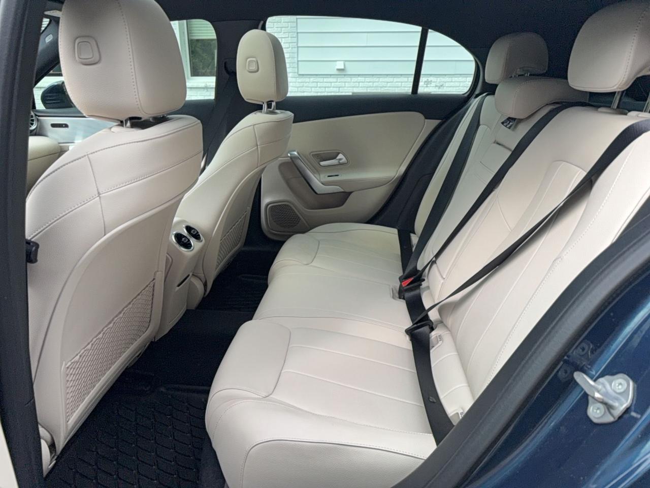 2020 Mercedes-Benz A-Class 250 4MATIC - SUNROOF - HEATED LEATHER - NAVIGATION Photo
