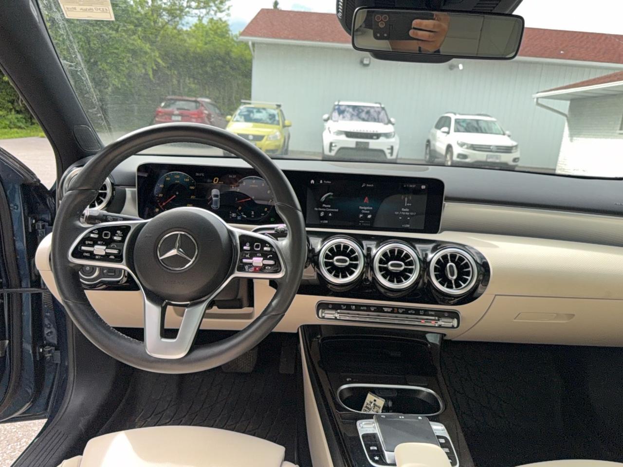 2020 Mercedes-Benz A-Class 250 4MATIC - SUNROOF - HEATED LEATHER - NAVIGATION Photo