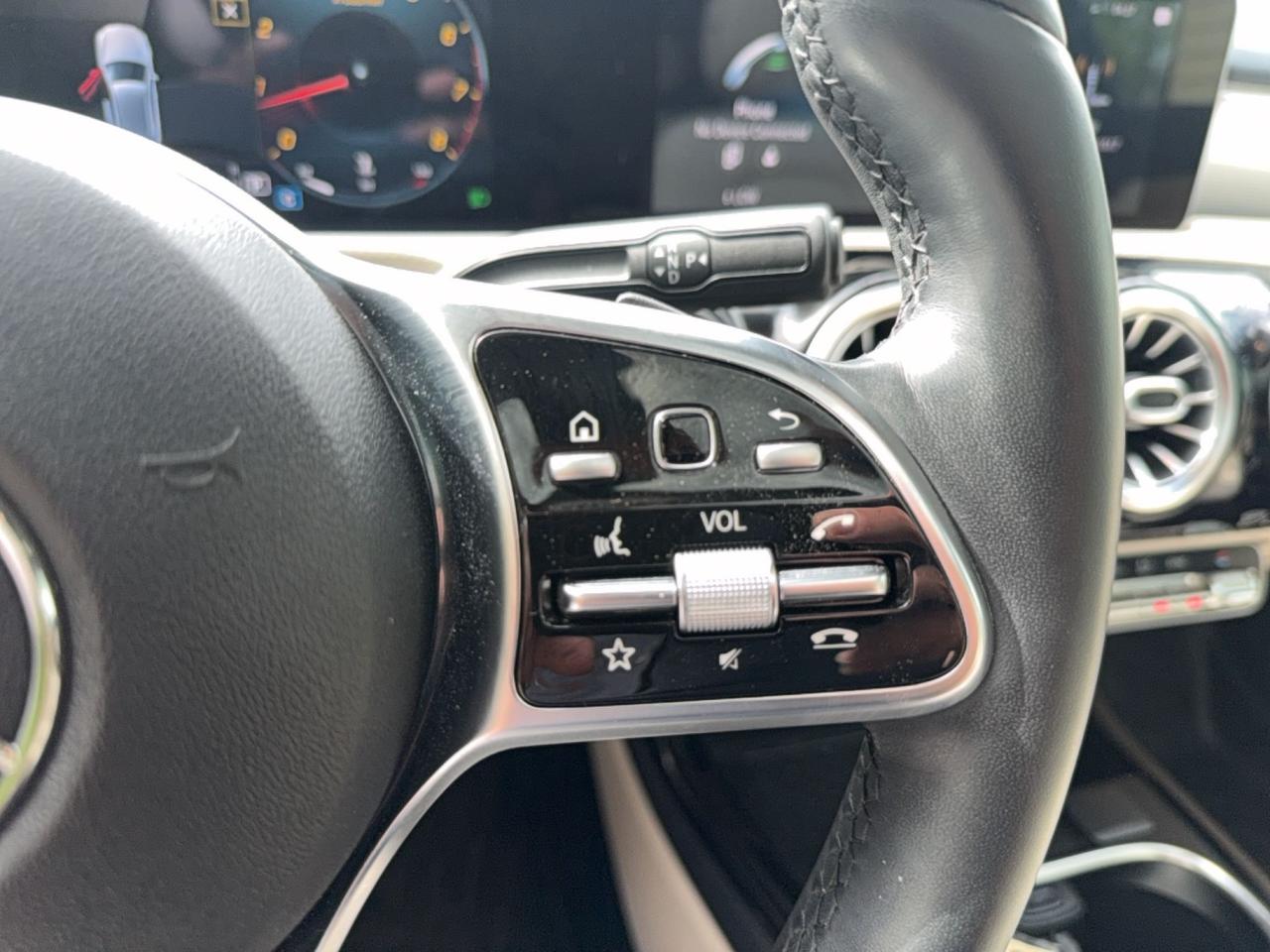 2020 Mercedes-Benz A-Class 250 4MATIC - SUNROOF - HEATED LEATHER - NAVIGATION Photo