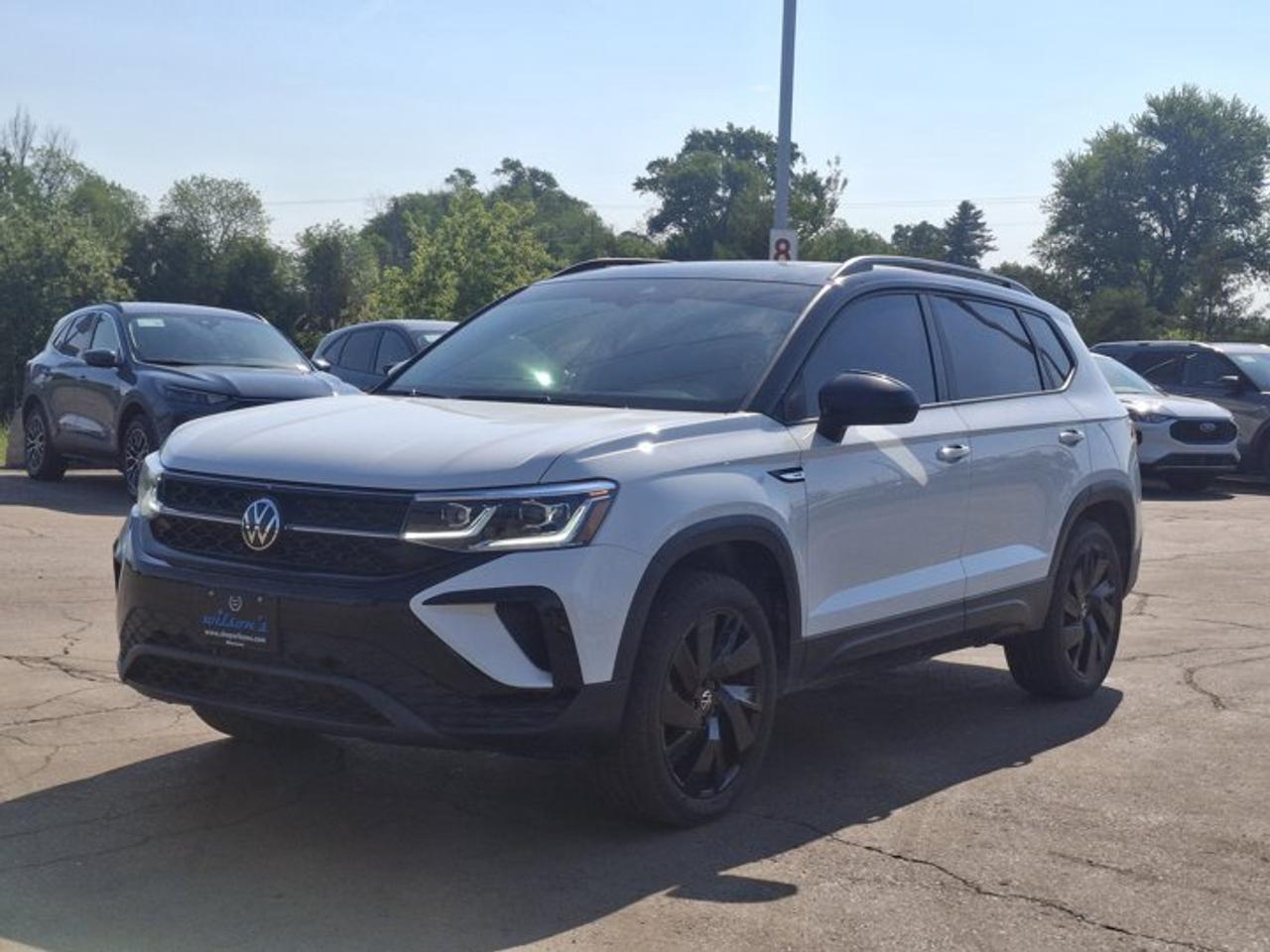 2024 Volkswagen Taos Comfortline Black Edition AWD | Sunroof | Adaptive Cruise | CarPlay + Android | and More ! Photo