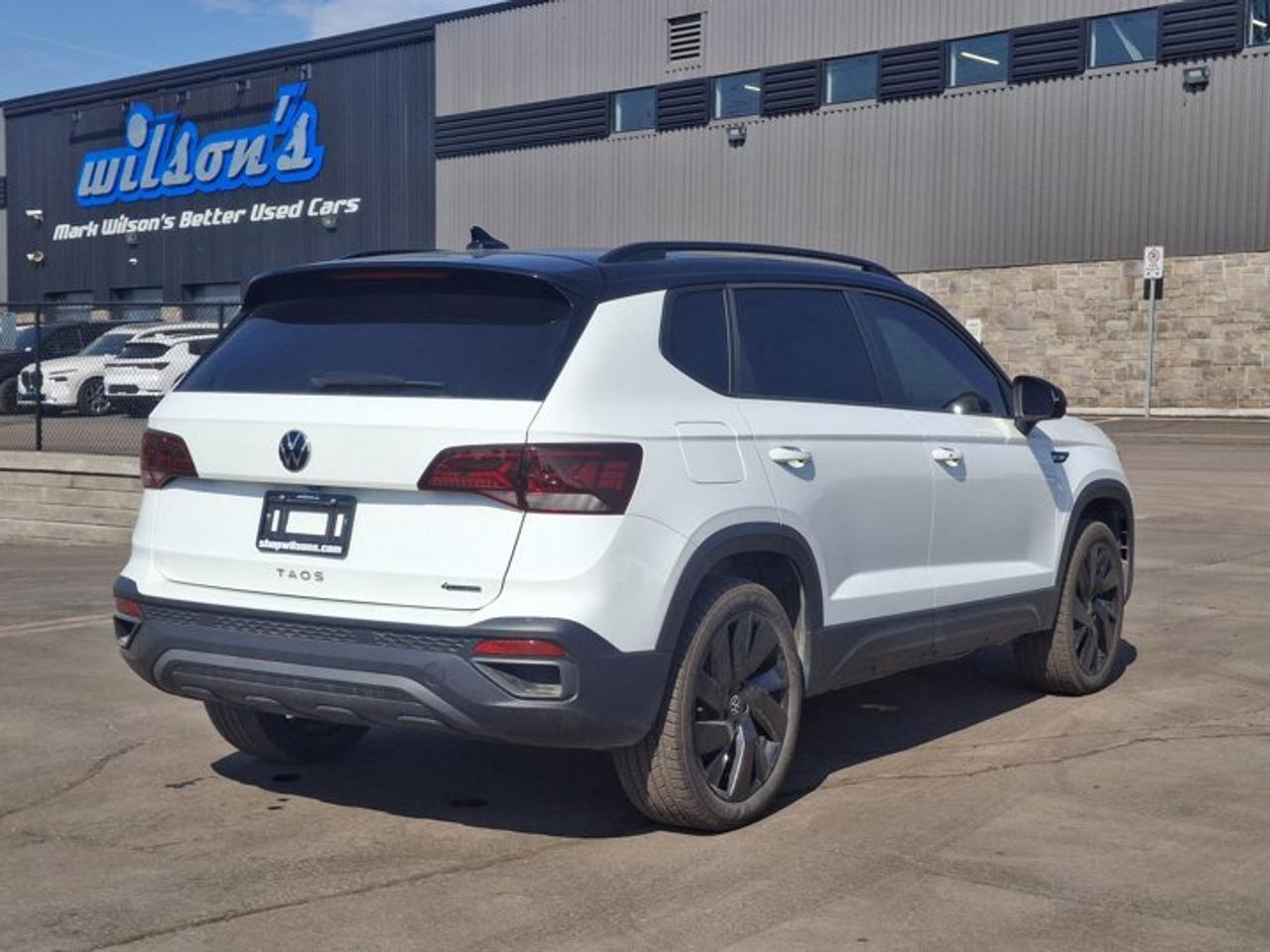 2024 Volkswagen Taos Comfortline Black Edition AWD | Sunroof | Adaptive Cruise | CarPlay + Android | and More ! Photo