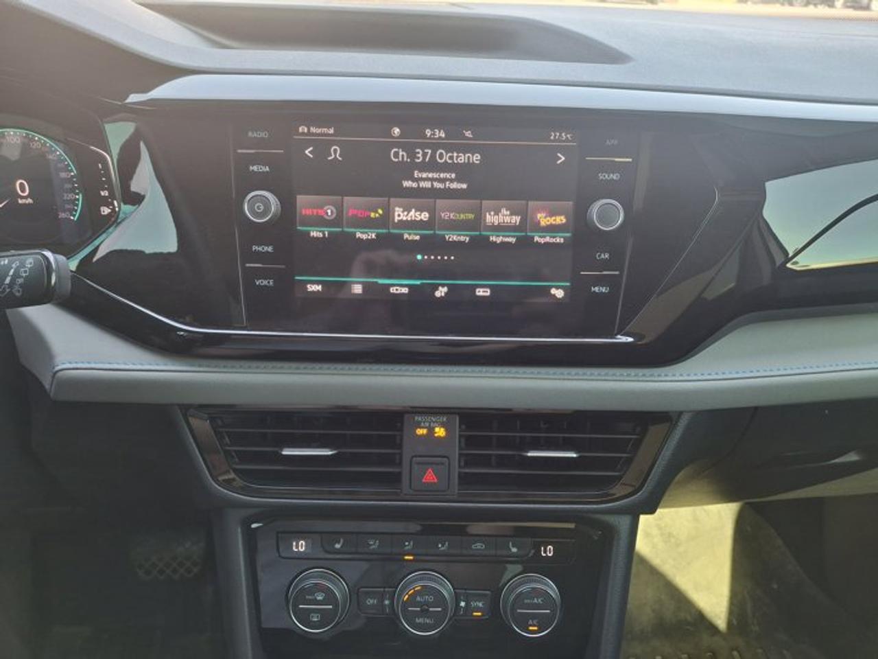 2024 Volkswagen Taos Comfortline Black Edition AWD | Sunroof | Adaptive Cruise | CarPlay + Android | and More ! Photo3
