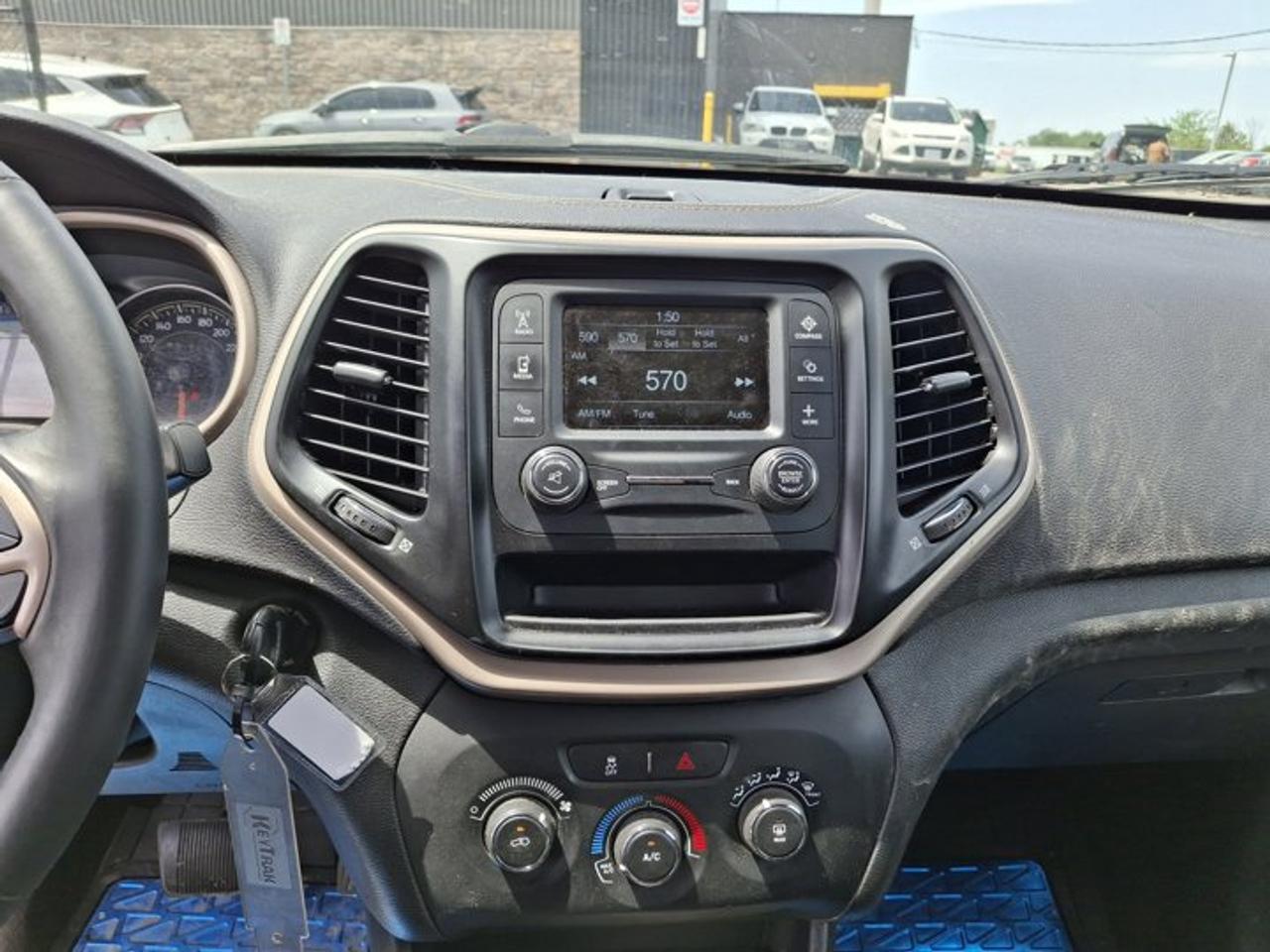 2018 Jeep Cherokee Altitude 4WD | Black Alloys | Reverse Camera | Bluetooth | and Much More ! Photo3