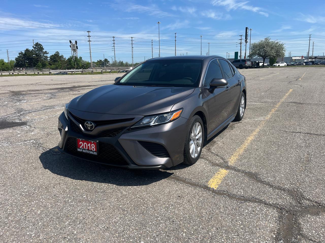 2018 Toyota Camry SE Photo