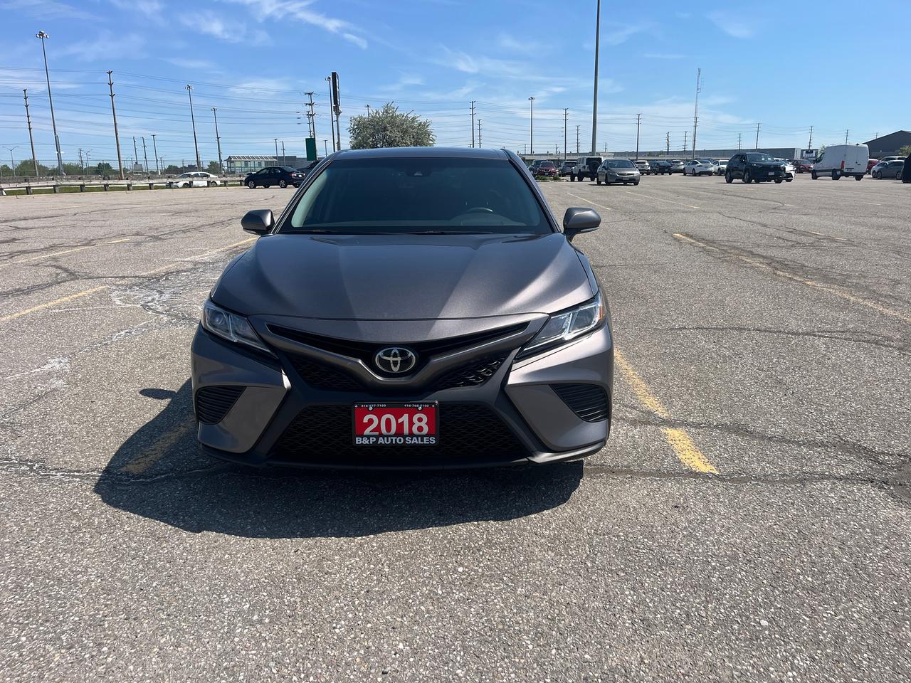 2018 Toyota Camry SE Photo