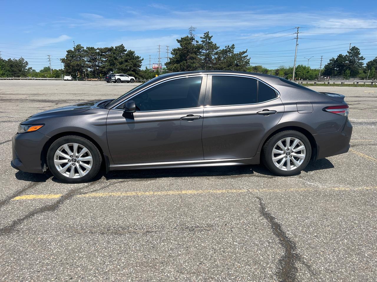 2018 Toyota Camry SE Photo
