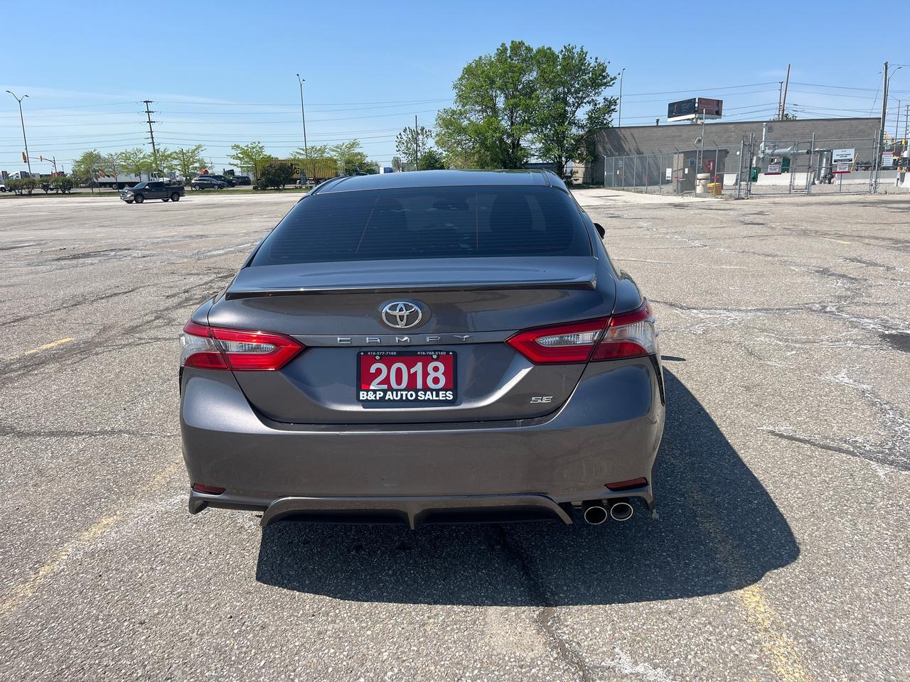 2018 Toyota Camry SE Photo