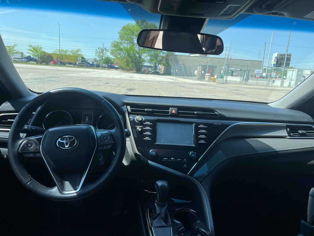 2018 Toyota Camry SE Photo
