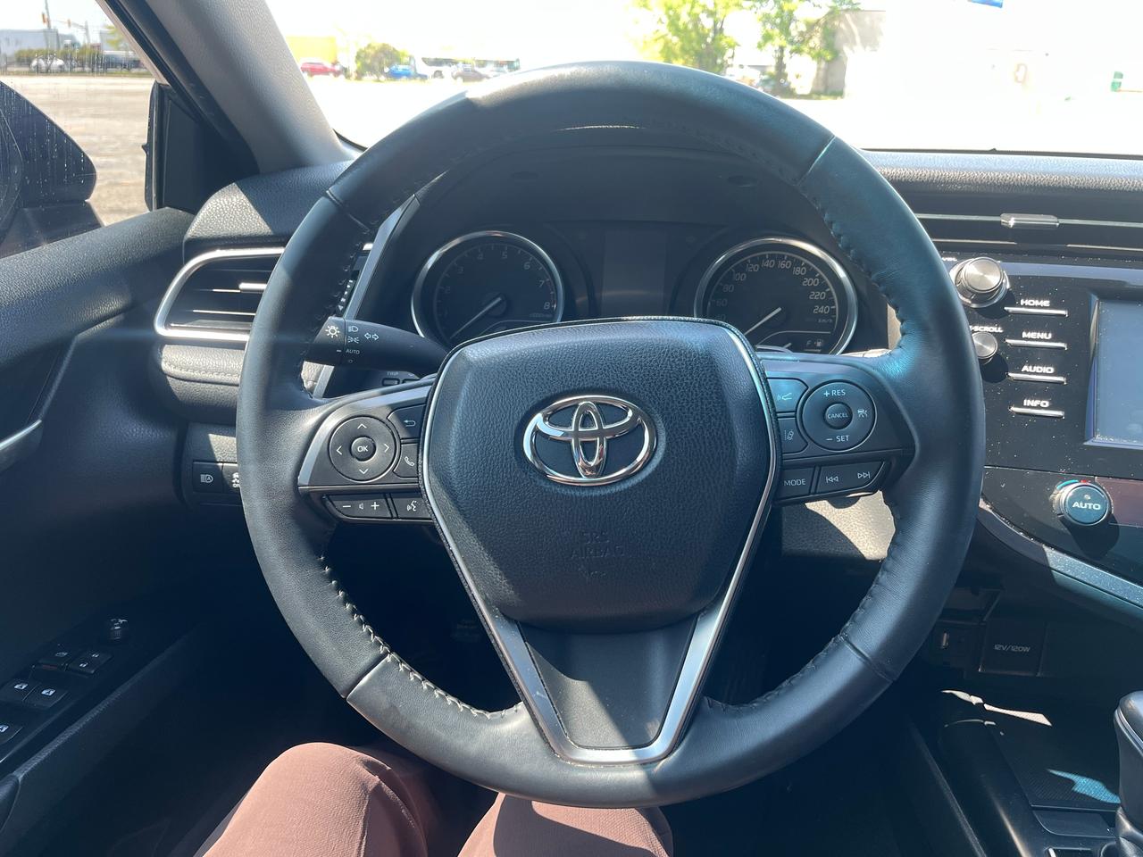 2018 Toyota Camry SE Photo