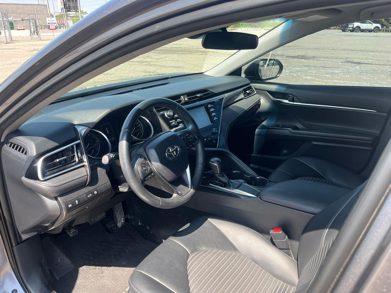 2018 Toyota Camry SE Photo