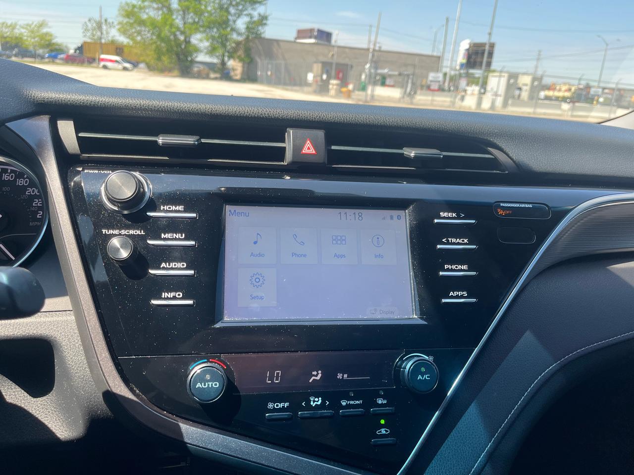 2018 Toyota Camry SE Photo