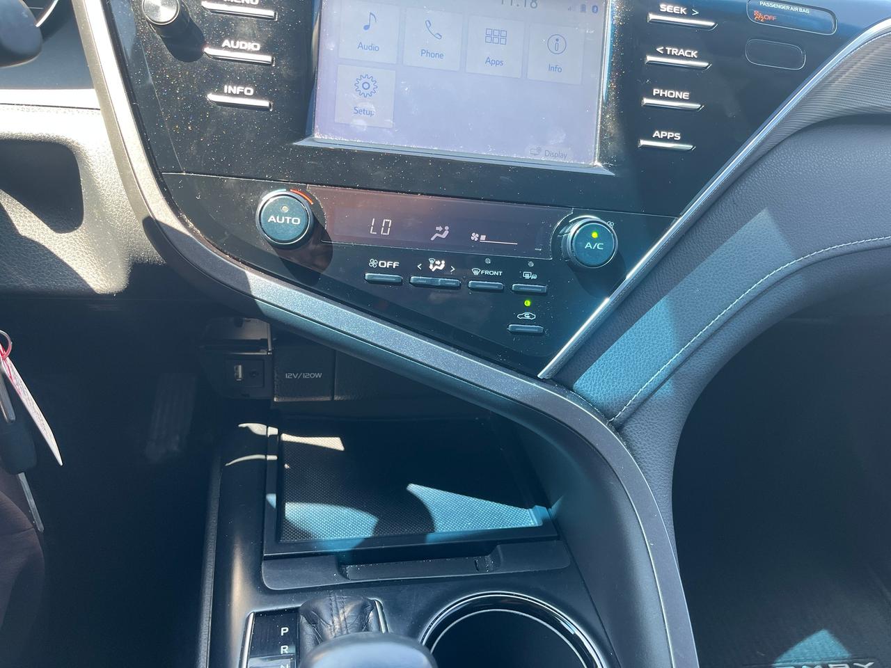2018 Toyota Camry SE Photo