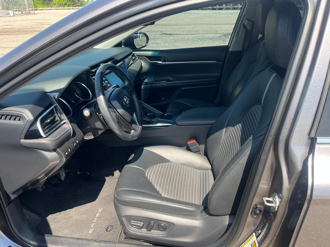 2018 Toyota Camry SE Photo