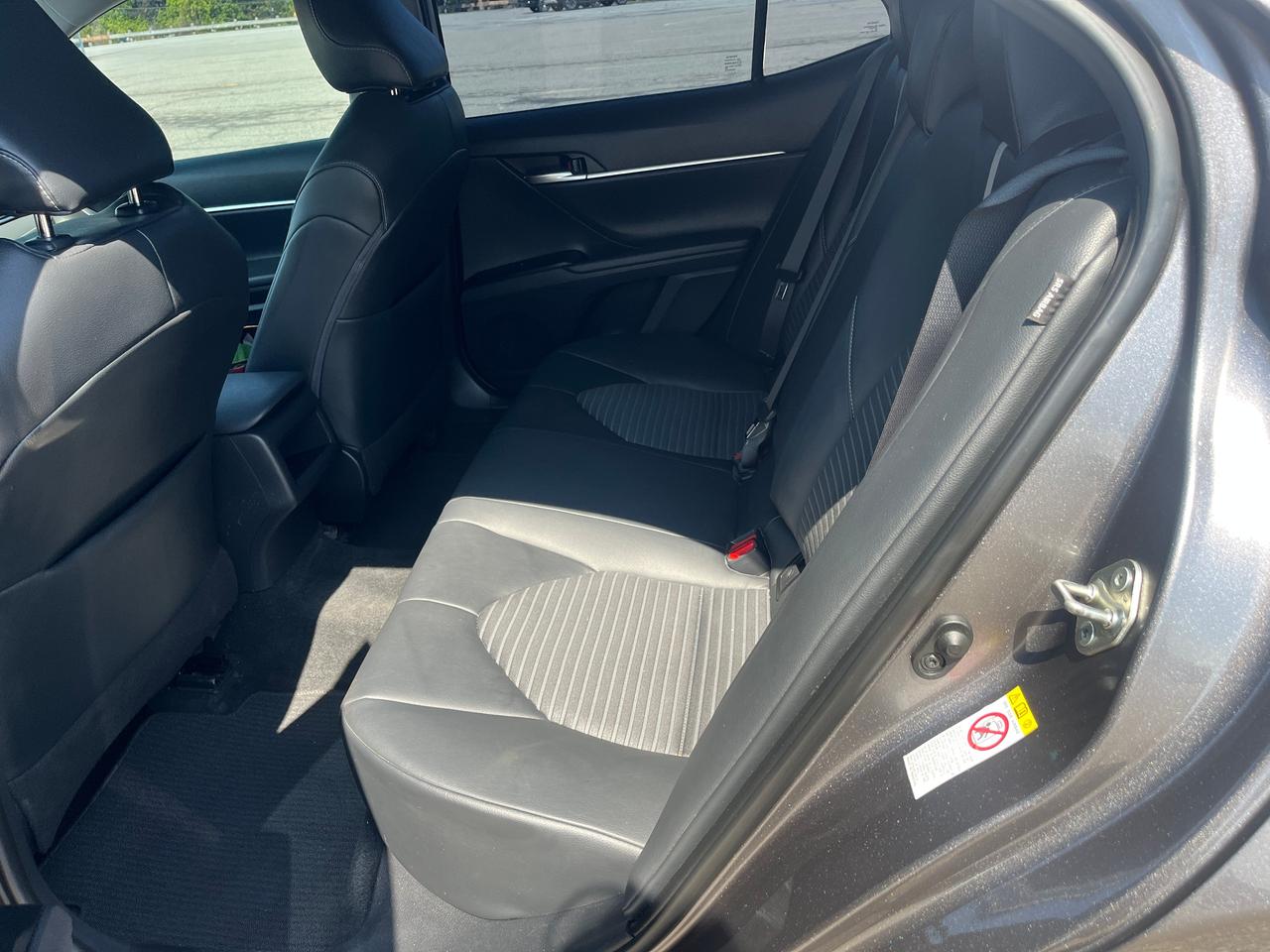 2018 Toyota Camry SE Photo