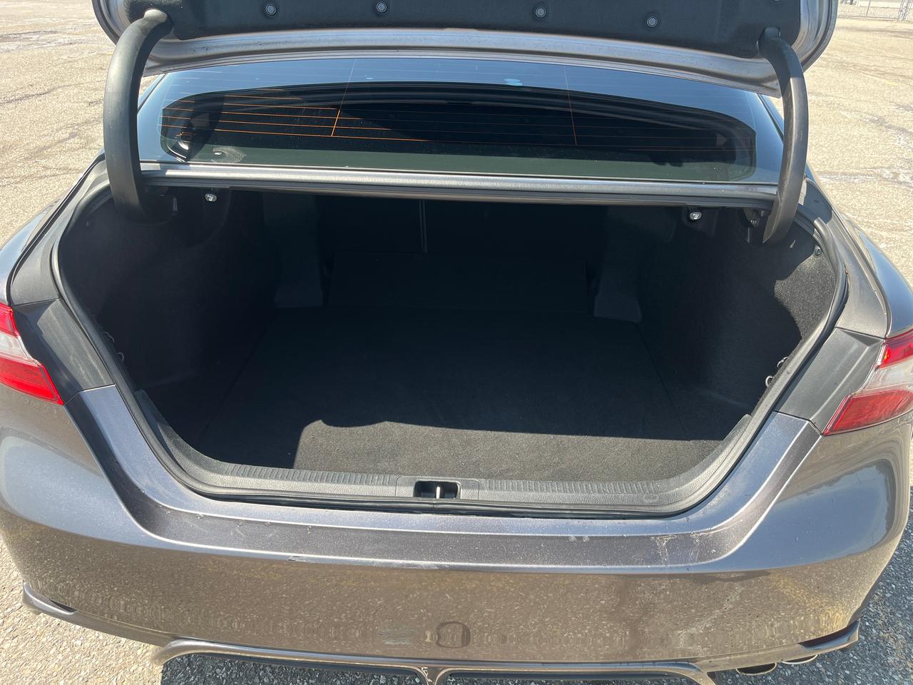 2018 Toyota Camry SE Photo