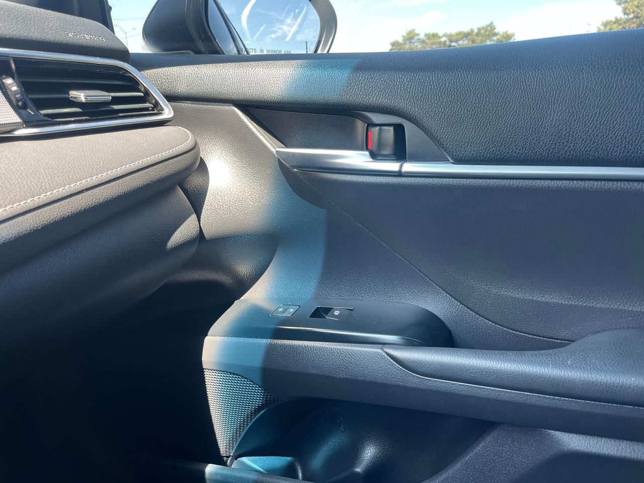 2018 Toyota Camry SE Photo