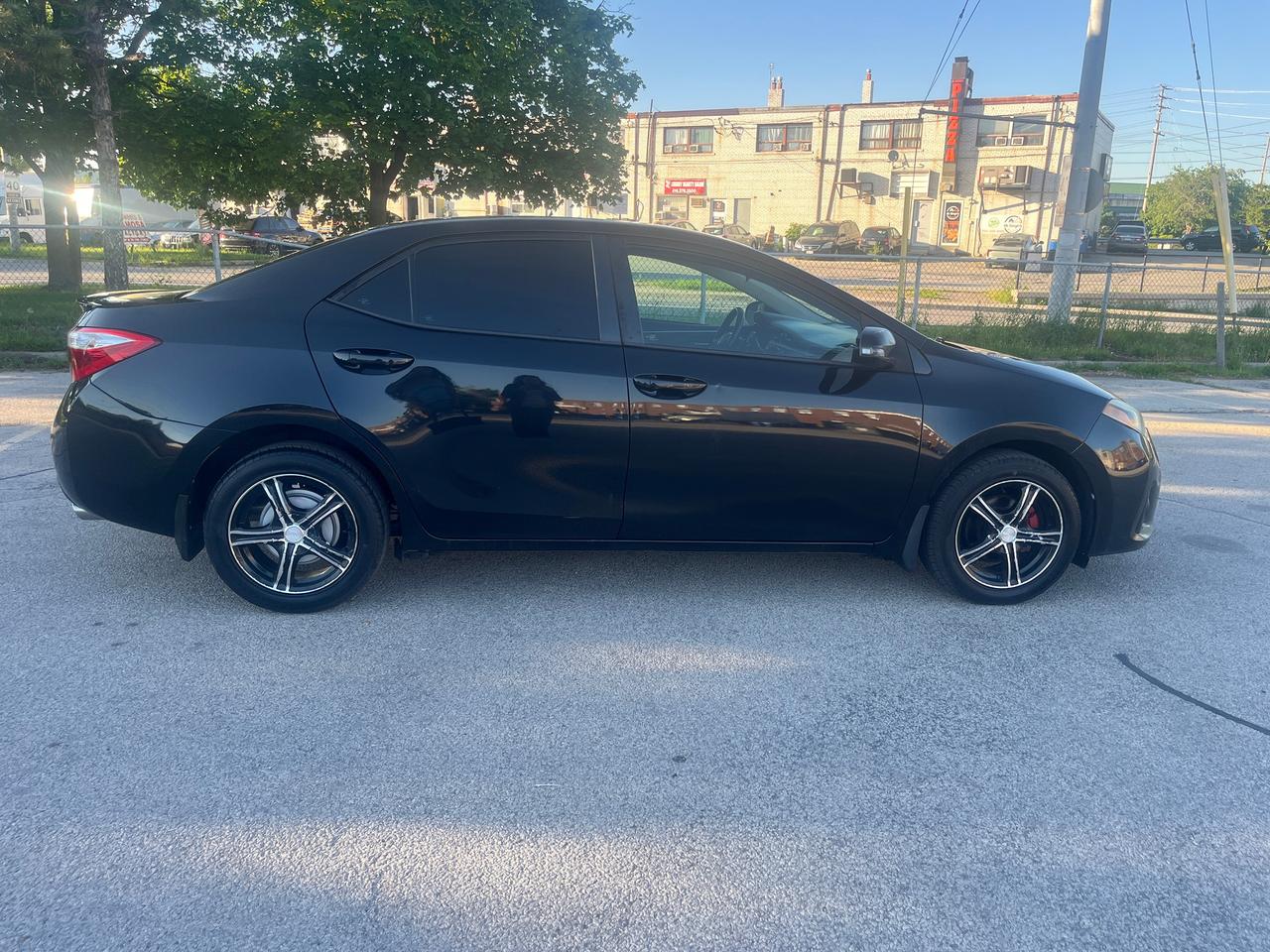 2016 Toyota Corolla 4dr Sdn CVT S Photo