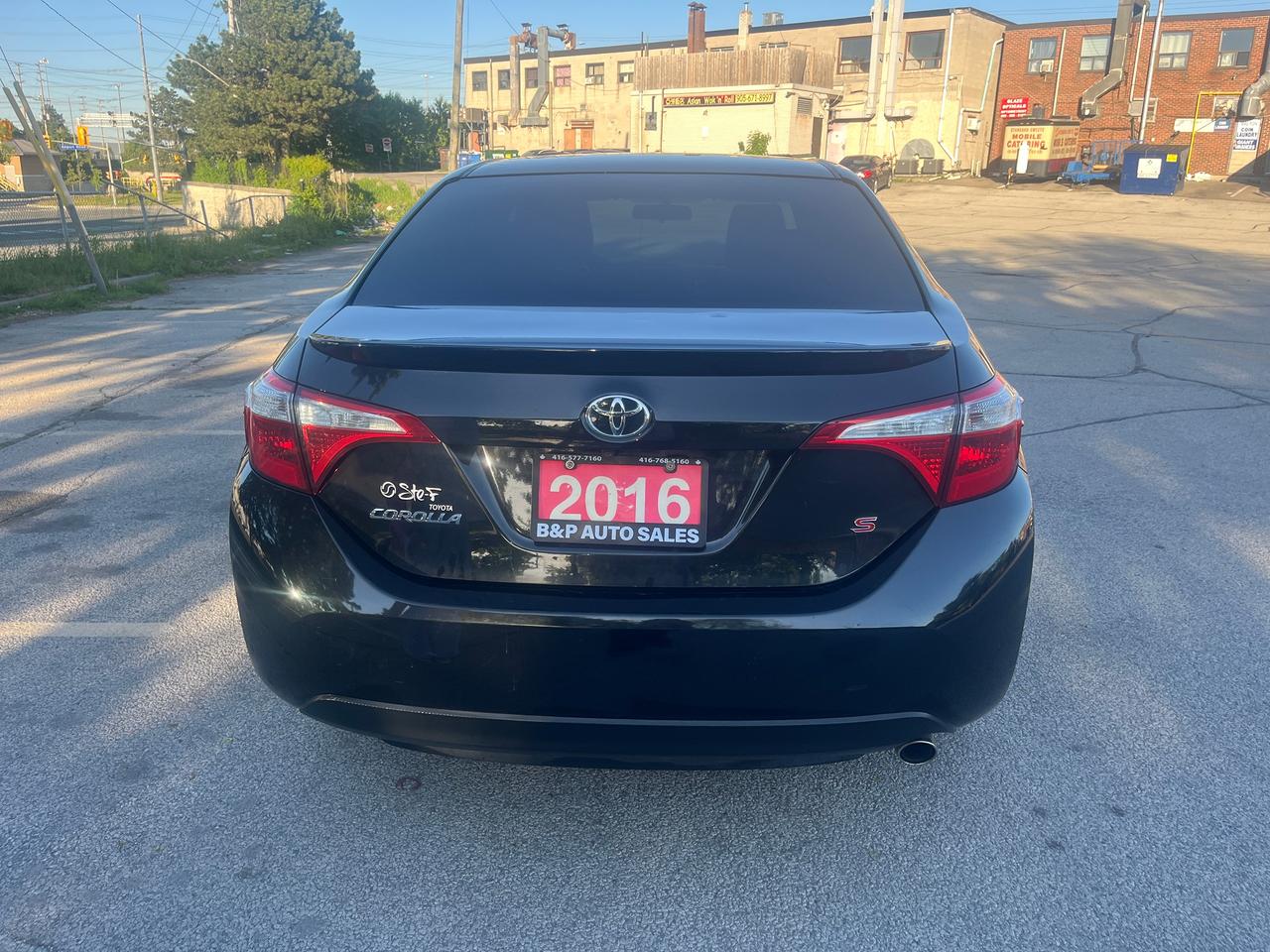 2016 Toyota Corolla 4dr Sdn CVT S Photo4