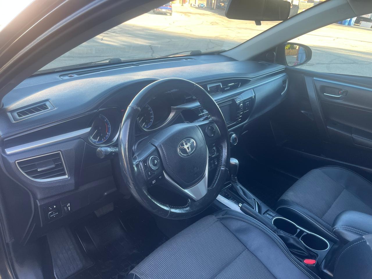 2016 Toyota Corolla 4dr Sdn CVT S Photo