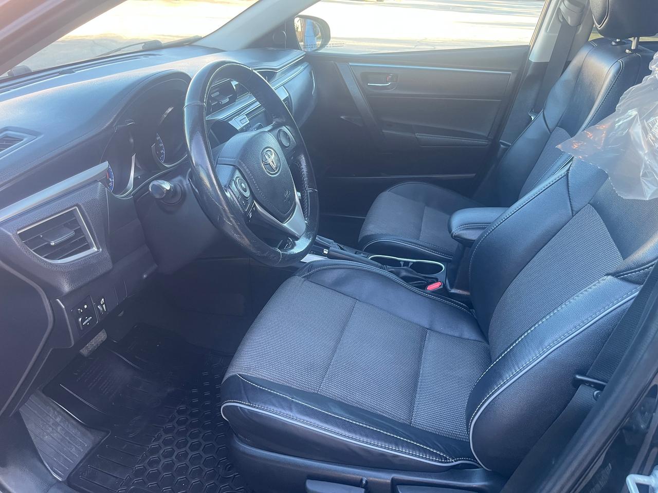 2016 Toyota Corolla 4dr Sdn CVT S Photo