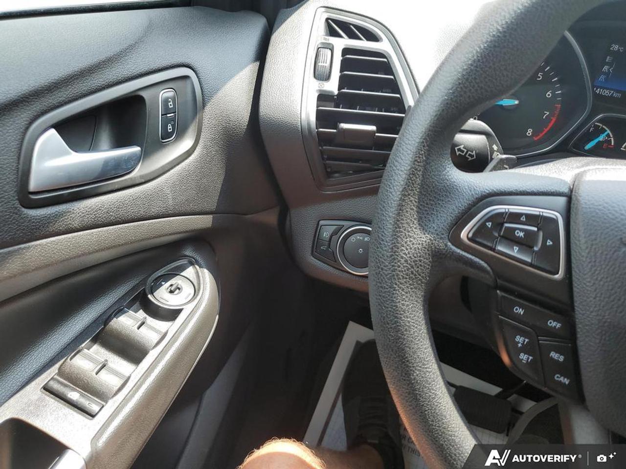 2017 Ford Escape SE-2.0L-BACK UP CAMERA-HEATED SEATS-BLUETOOTH Photo