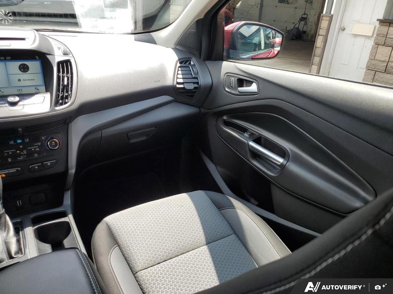 2017 Ford Escape SE-2.0L-BACK UP CAMERA-HEATED SEATS-BLUETOOTH Photo