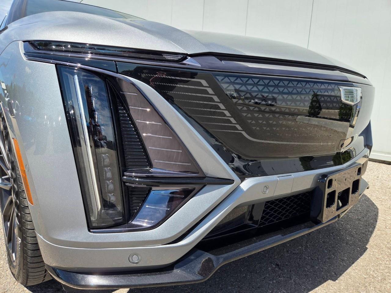 2026 Cadillac LYRIQ 4dr LYRIQ-V Premium Photo