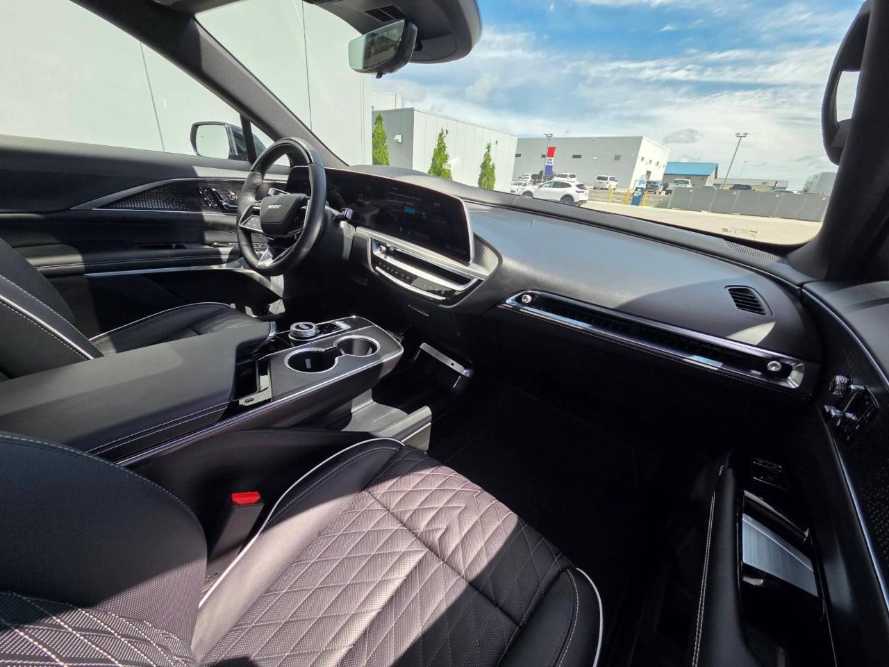 2026 Cadillac LYRIQ 4dr LYRIQ-V Premium Photo