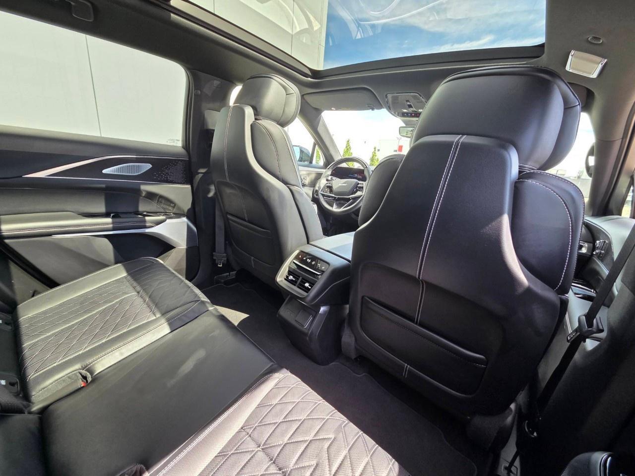 2026 Cadillac LYRIQ 4dr LYRIQ-V Premium Photo